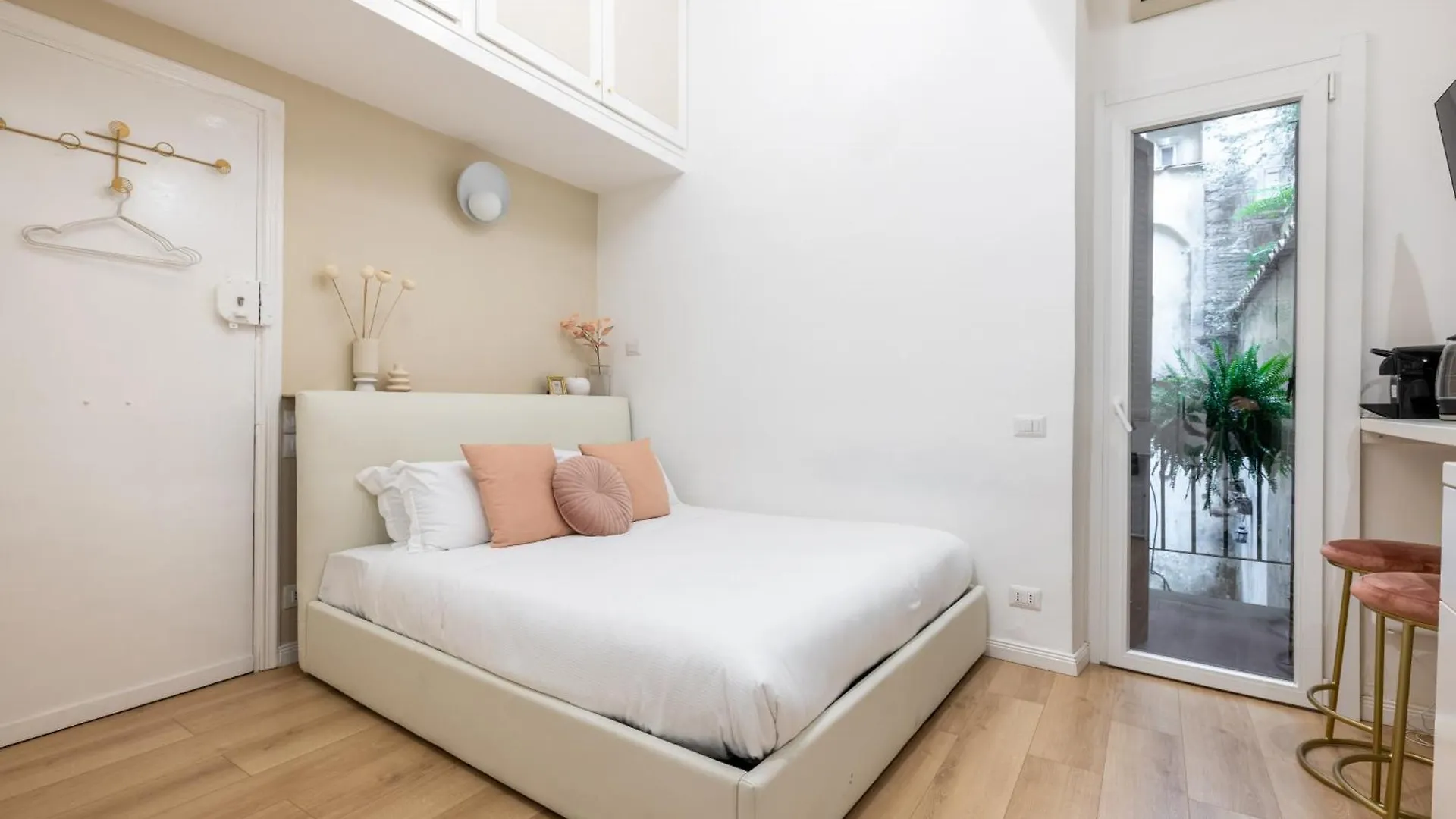 Leonina Apt - Colosseum Roma Italia